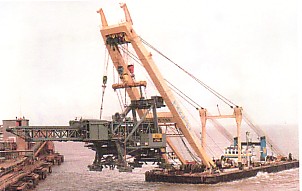 Photo of floating crane